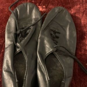 Girls lace up black tap shoes